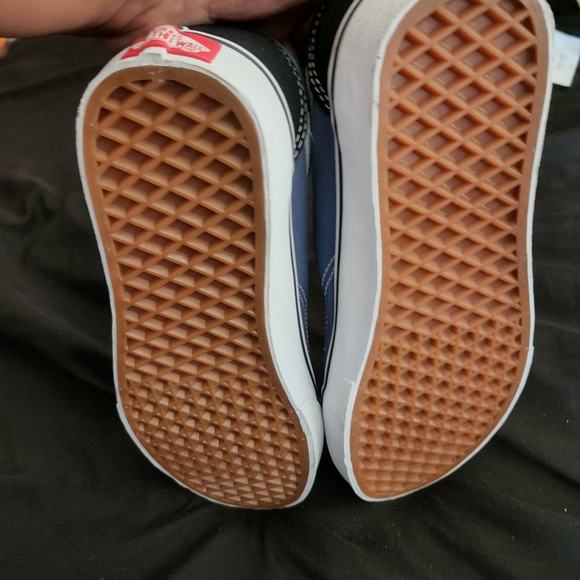 Vans - Picture 2 of 3